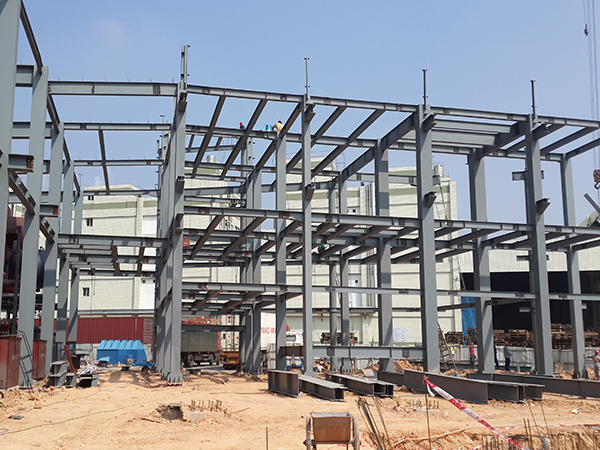 鋼結(jié)構(gòu)網(wǎng)架加工過(guò)程中的注意事項(xiàng)